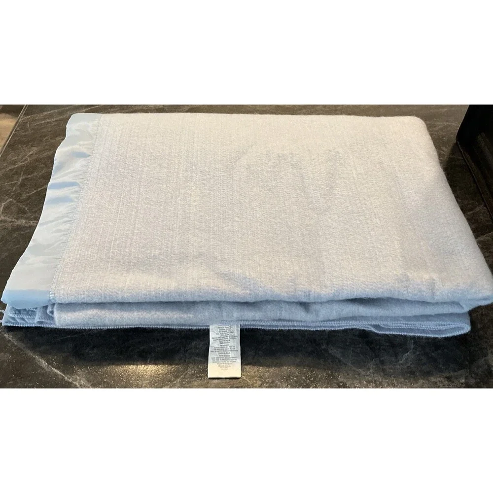 Vintage Twin Chatham Baby Blue Acrylic Blanket Nylon Satin Trim 88x64 - USA
